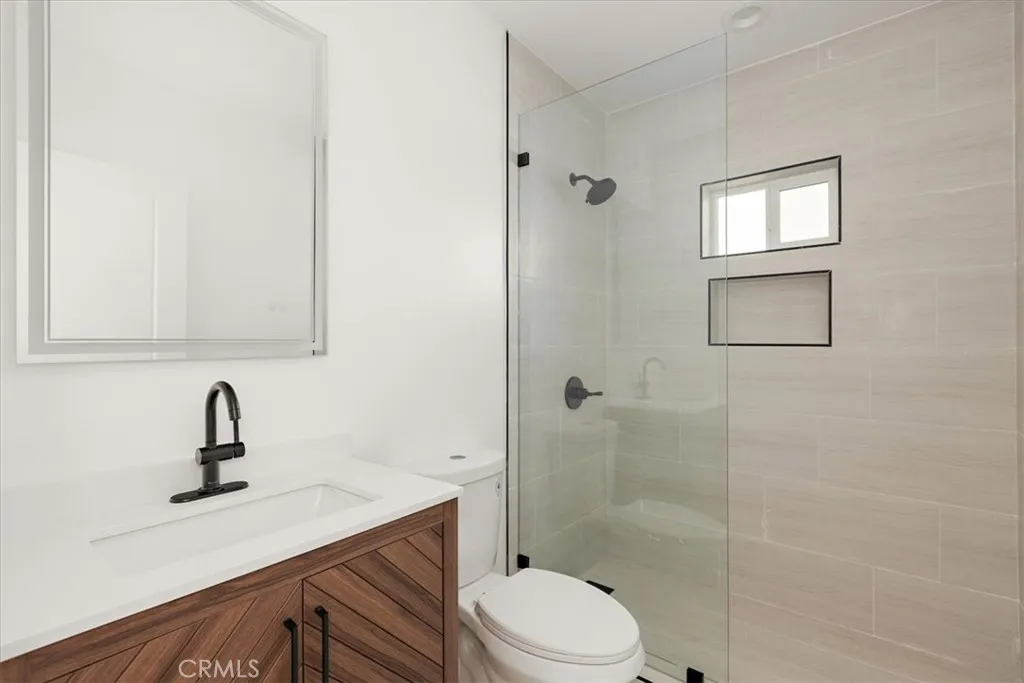 642 E Fairview Boulevard, Inglewood, California 90302 home-pic-62